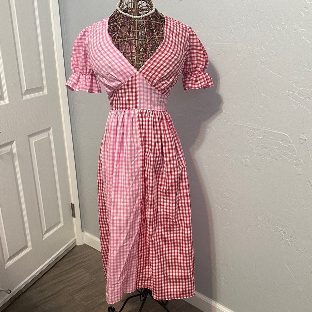 Molby the label Size 6 Gingham Pink and red Milkmaid Dress. Short puff sleeves.